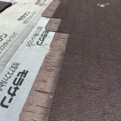 倉敷市の方必見！雨漏りトラブルを防ぐ！スレート屋根の「反り」の原因と危険な劣化サイン